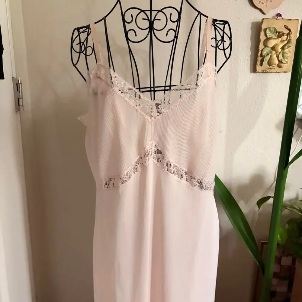 Vanity Fair Vintage Lace Slip 42